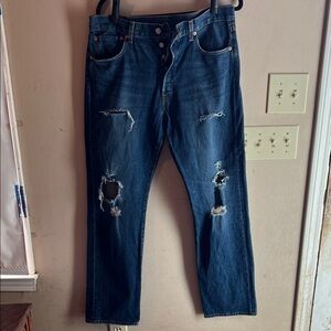 LEVIS DISTRESSED 501 BUTTON FLY JEANS SIZE 34/32